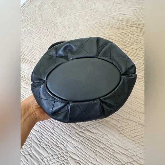 Chanel CC Chain Dweller Drawstring Bucket Bag Quilted Lambskin small Black - Picture 5 of 14